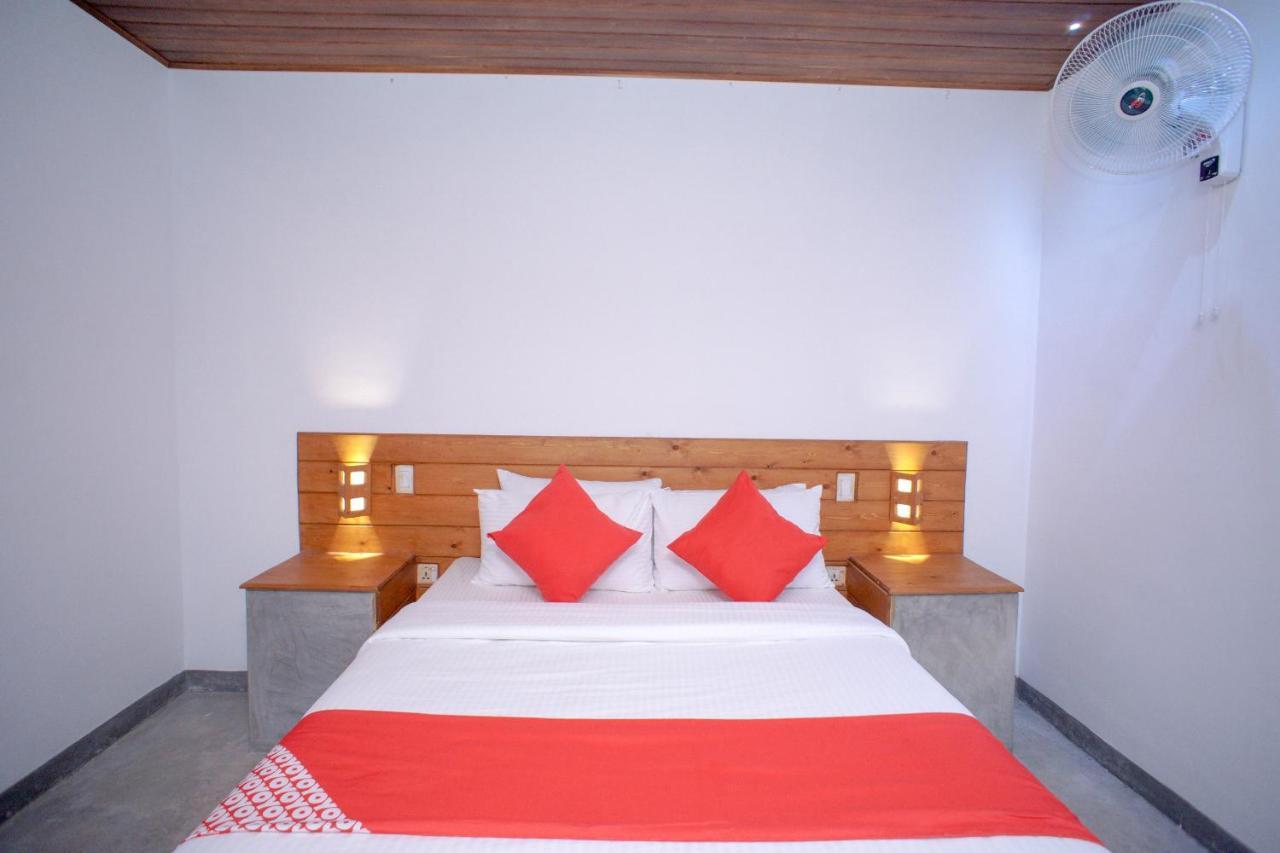 Pineview Hotel Unawatuna Buitenkant foto
