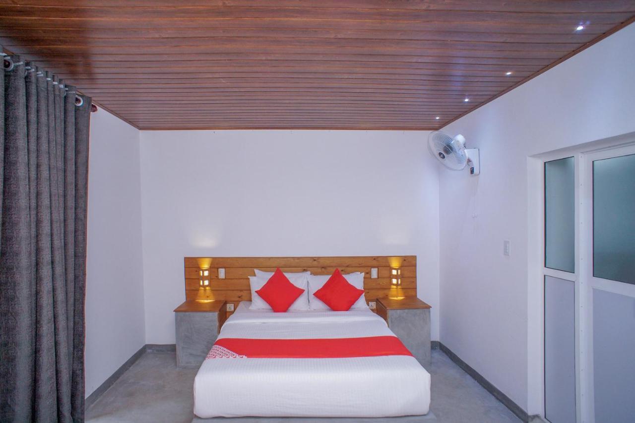 Pineview Hotel Unawatuna Buitenkant foto